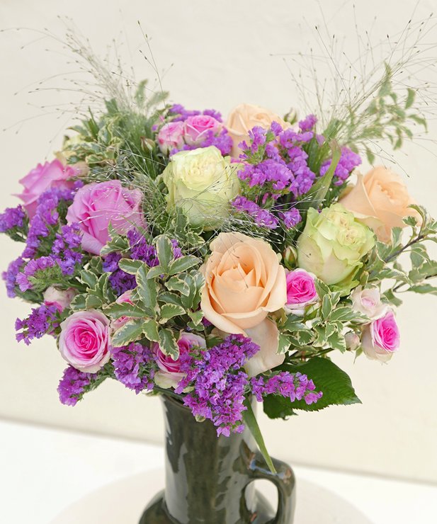 Bouquet de roses Angèle : Roses pêche, verte acidulée et mauve